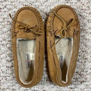 Minnetonka girls size 2 moccasins brown leather fleece lined